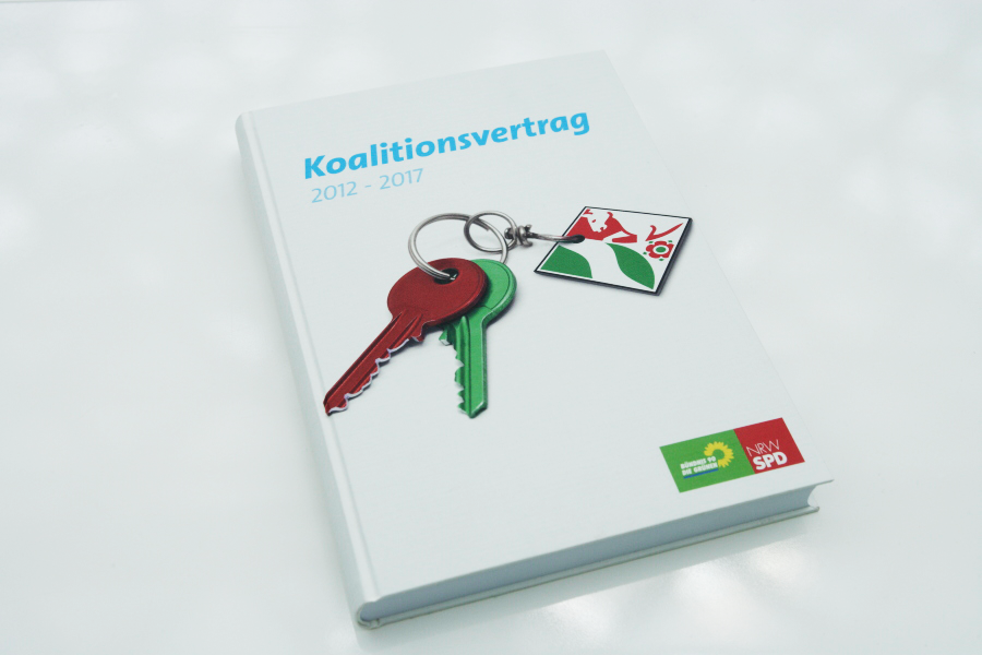 Foto des gebundenen Koalitionsvertrages