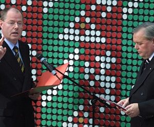Peer Steinbrück wird von Ulrich Schmidt am 06. 11. 02 zum Ministerpräsidenten vereidigt