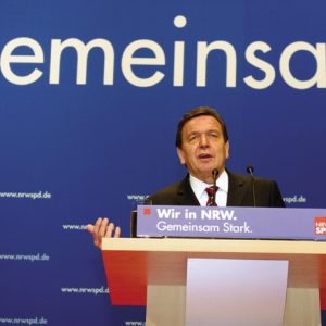 Gerhard Schröder auf dem Landesparteitag der NRWSPD am 14.02.2004 in Bochum