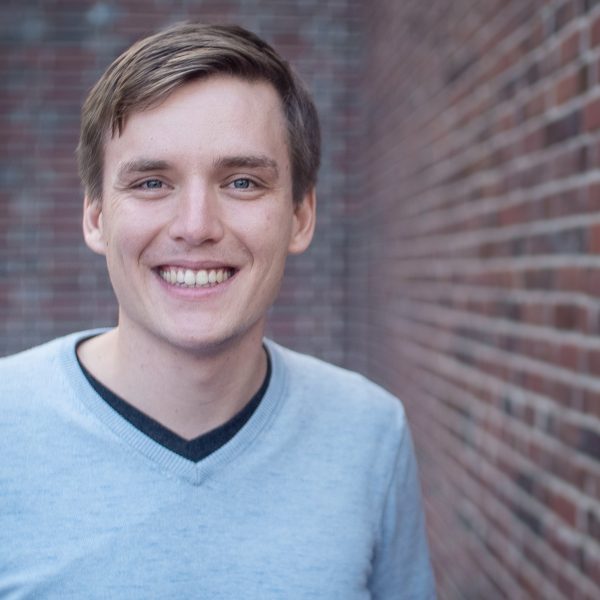 Porträtfoto von Felix Eggersglüß