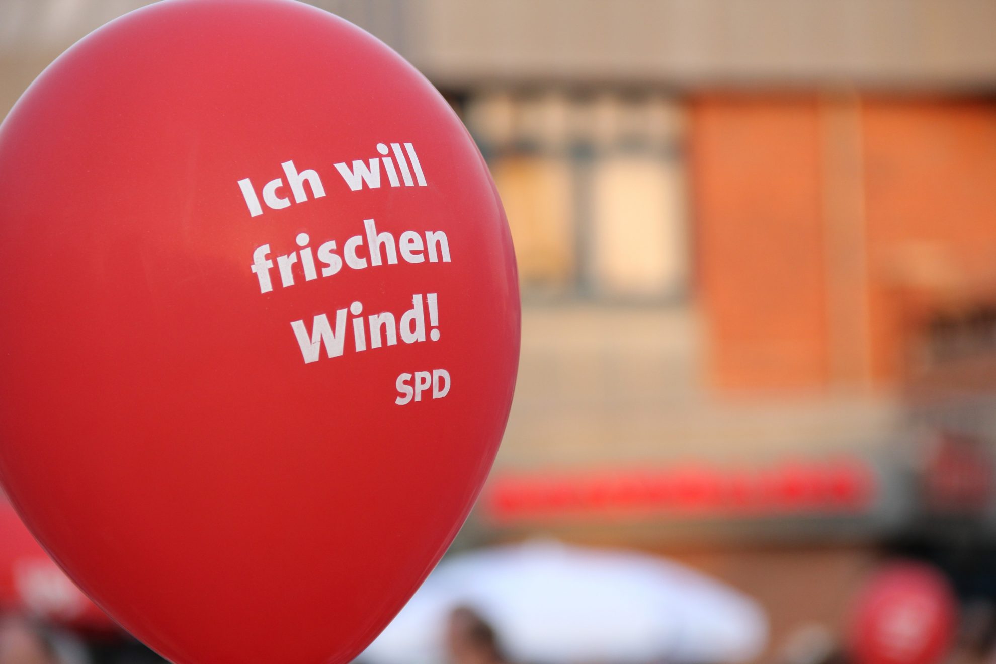 Luftballon mit der Aufschrift „Ich will frischen Wind!“