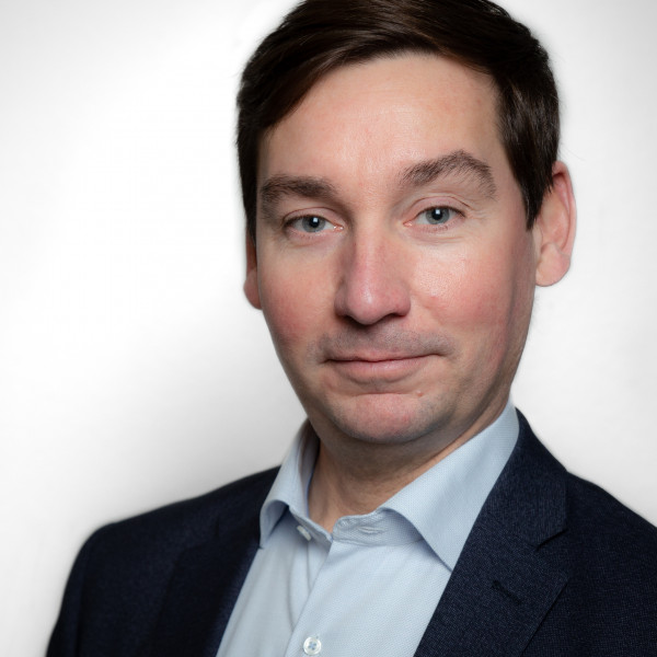 Porträtfoto von Sebastian Hartmann