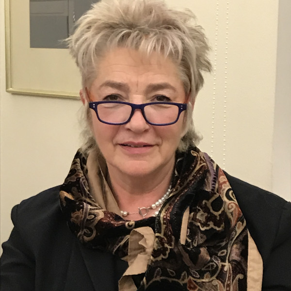 Porträtfoto von Anette Schmidt