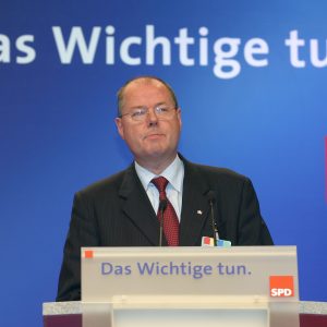 Rede von Peer Steinbrück während des Bundesparteitages in Bochum am 19. 11. 03