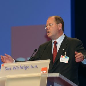 Rede von Peer Steinbrück während des Bundesparteitages in Bochum am 19. 11. 03