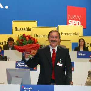 Harald Schartau freut sich über seine Wiederwahl