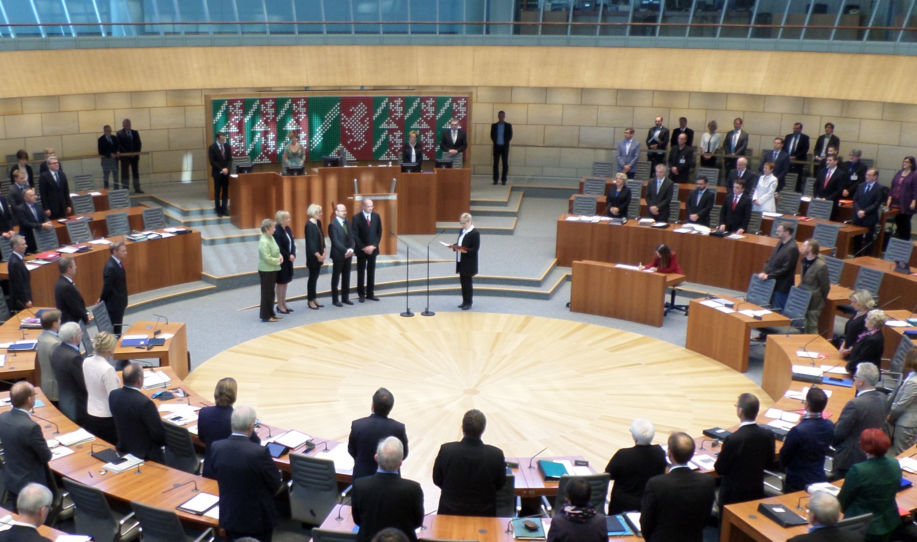 Neue Ministerin und Minister im Landtag vereidigt › NRWSPD