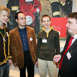 Daniel, Mirko und Alexander mit Michael Groschek: Drei Junggenossen auf dem Programmkonvent im Gespräch mit dem NRW-Generalsekretär