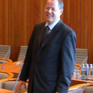 Peer Steinbrück im Düsseldorfer Landtag am 08. 10. 03
