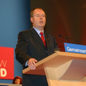 Rede von Peer Steinbrück während des Landesparteitages am 02. 11. 02