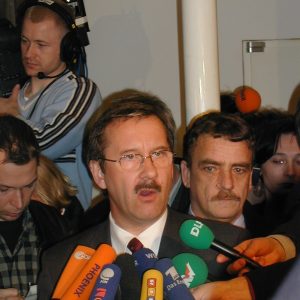 Pressekonferenz am 15. 03. 02 mit Schartau, Groschek