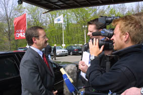 Interview mit Harald Schartau am 12. 04. 02 in Gelsenkirchen