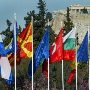 Europafahnen vor Akropolis