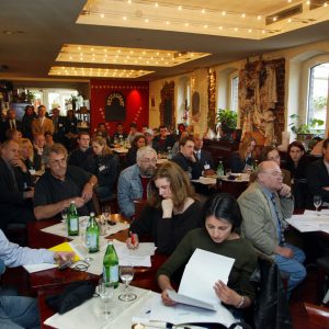 Pressegespräch 100 Tage Maßarbeit für Ausbildung am 29. 04. 03