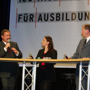 Harald Schartau und Peer Steinbrück während der Veranstaltung 100 Tage Maßarbeit für Ausbildung am 29. 04. 03