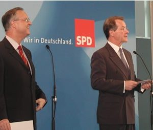 Pressekonferenz mit Hans Eichel und Franz Müntefering am 26. 04. 02