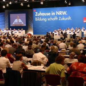 Deligierte beim Landesparteitag in Bochum am 14. 06. 03