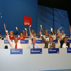 Präsidium bei der Abstimmung während des Landesparteitages in Bochum am 14. 06. 03