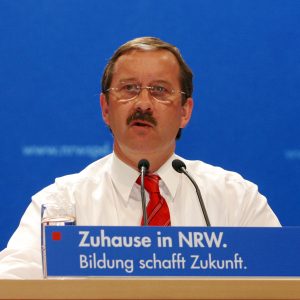 Rede von Harald Schartau während des Landesparteitages in Bochum am 14. 06. 03