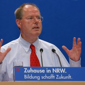 Rede von Peer Steinbrück während des Landesparteitages in Bochum am 14. 06. 03