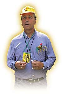 Wolfgang Clement mit Mütze Sommertour 2002