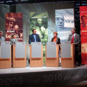 Diskussionsrunde während der Themenoffensive Bildung am 10. 10. 03 in Herne
