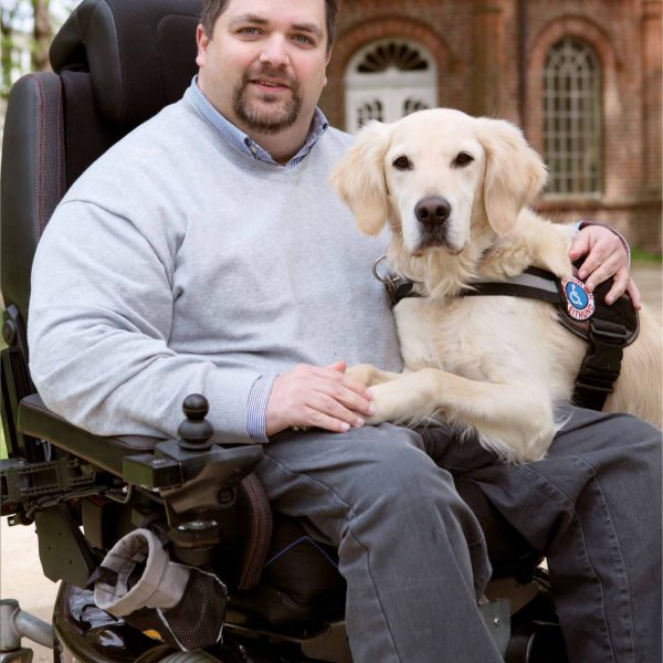 Detlef Wapenhans mit seinem Labrador