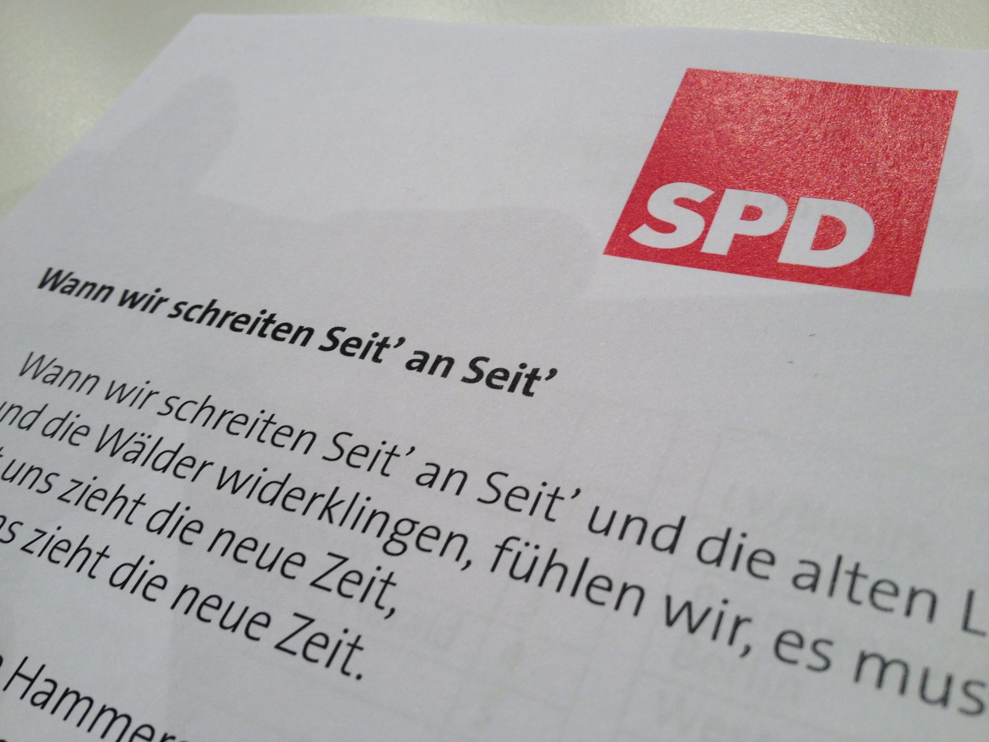 DIN A4 Blatt mit dem Text von „Wann wir schreiten Seit’ an Seit’“