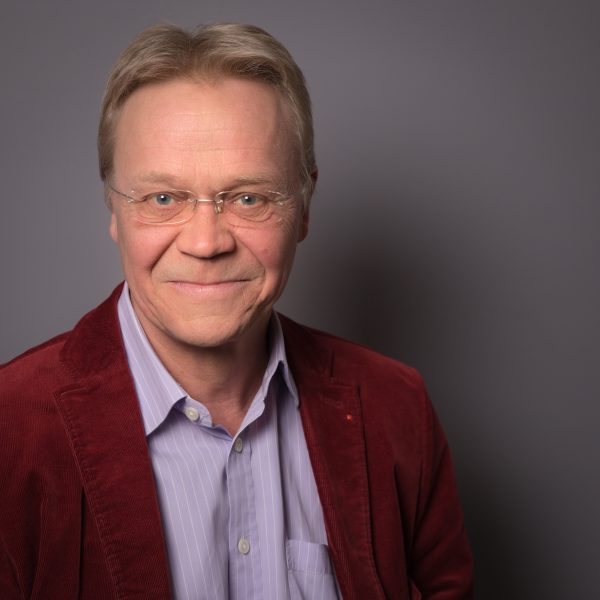 Porträtfoto von Jochen Schmidt