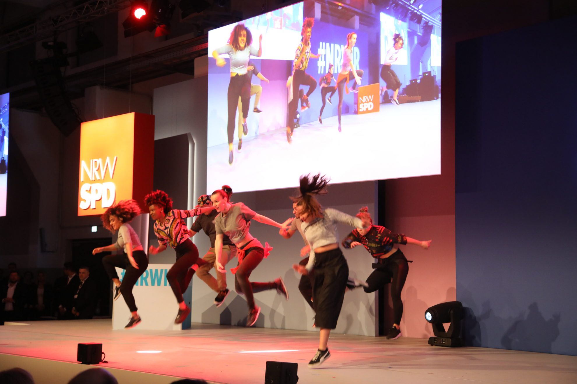 Foto der Gruppe Urbanatix bei einer Tanz-Performance bei #NRWIR