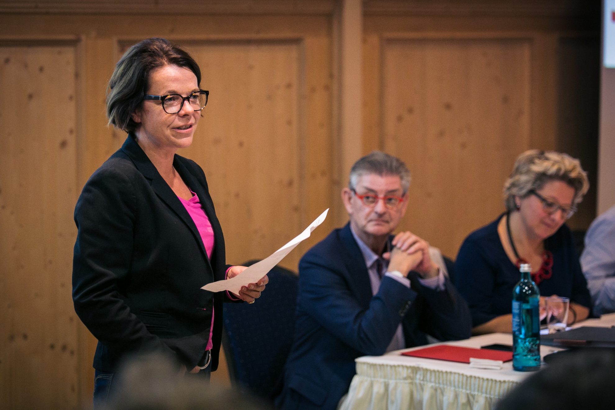 Nadja Lüders bei einer Rede auf der Klausurtagung