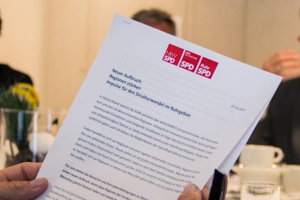 Foto des Papiers zum Thema "Neuer Aufbruch: Regionen stärken - Impulse für den Strukturwandel im Ruhrgebiet"