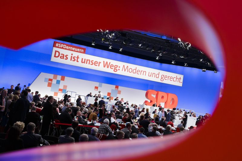 SPD-Mitglieder sitzen beim Bundesparteitag