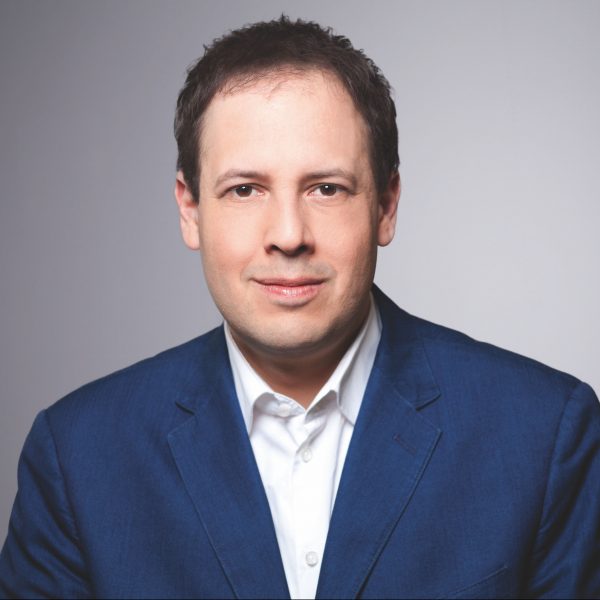 Porträtfoto von Sascha Vogt