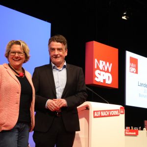 Svenja Schulze auf der Bühne auf dem Landesparteitag
