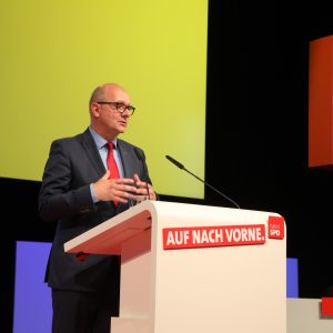 Andre Stinka hält eine Rede auf dem Landesparteitag