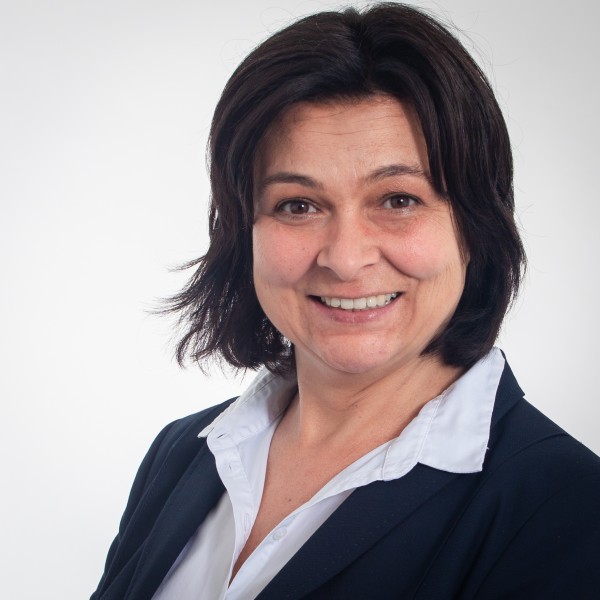 Porträtfoto von Nadia Khalaf