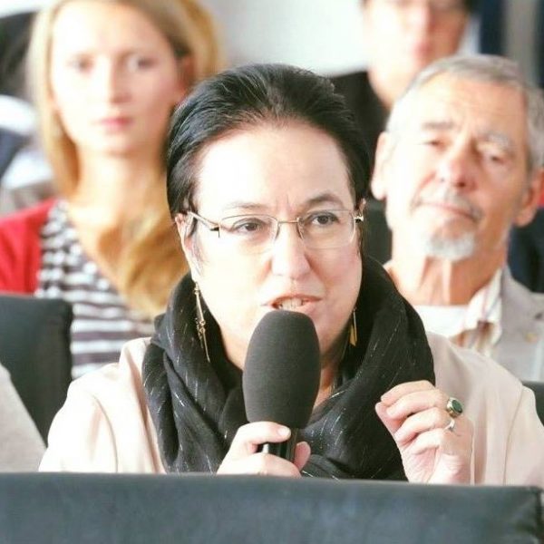 Panagiota Zachariadou-Boventer bei einer Rede