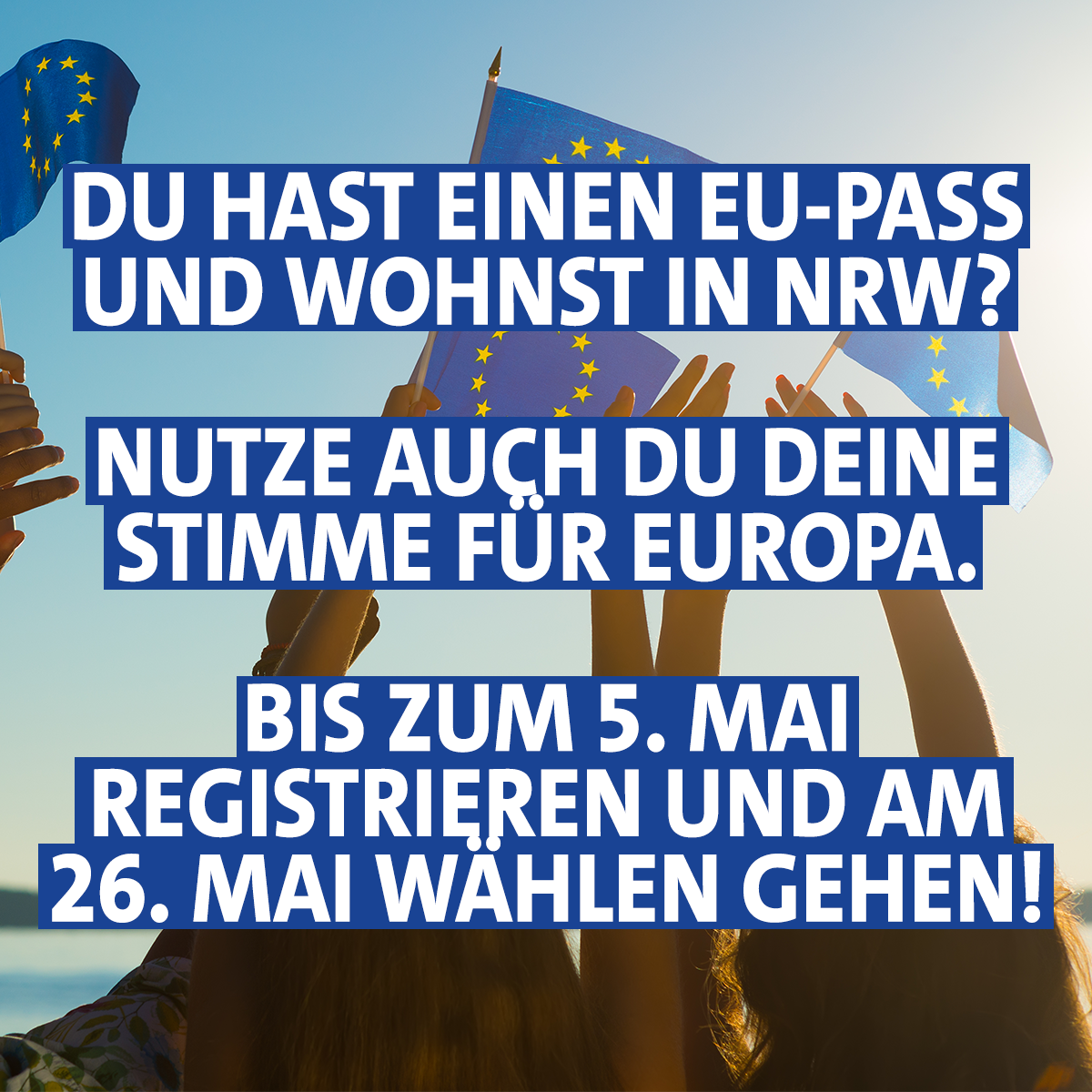 Digitales Banner mit EU-Fahnen im Hintergrund. Text: "Du hast einen EU-Pass und wohnst in NRW? Nutze auch du deine Stimme für Europa. Bis zum 5. Mai registrieren und am 26. Mai wählen gehen!"