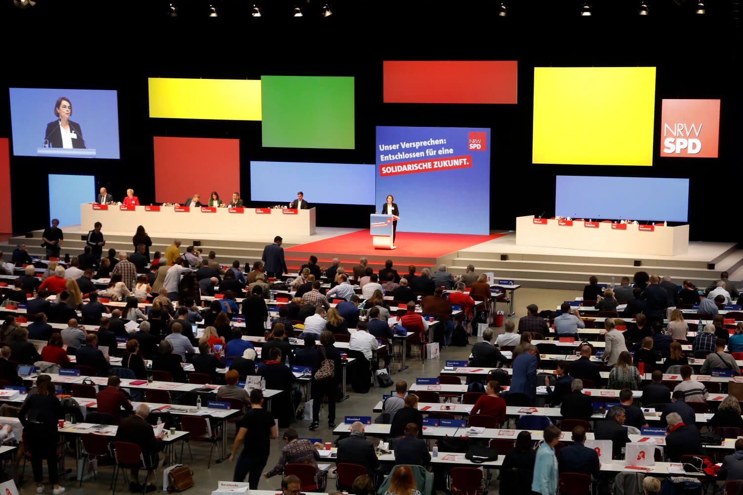 Nadja Lüders bei ihrer Rede vor den Delegierten auf dem außerordentlichen Landesparteitag 2019 in Bochum