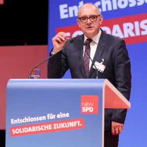 André Stinka bei seiner Rede auf dem außerordentlichen Landesparteitag 2019 in Bochum