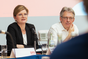Sarah Philipp und Achim Post bei Pressekonferenz
